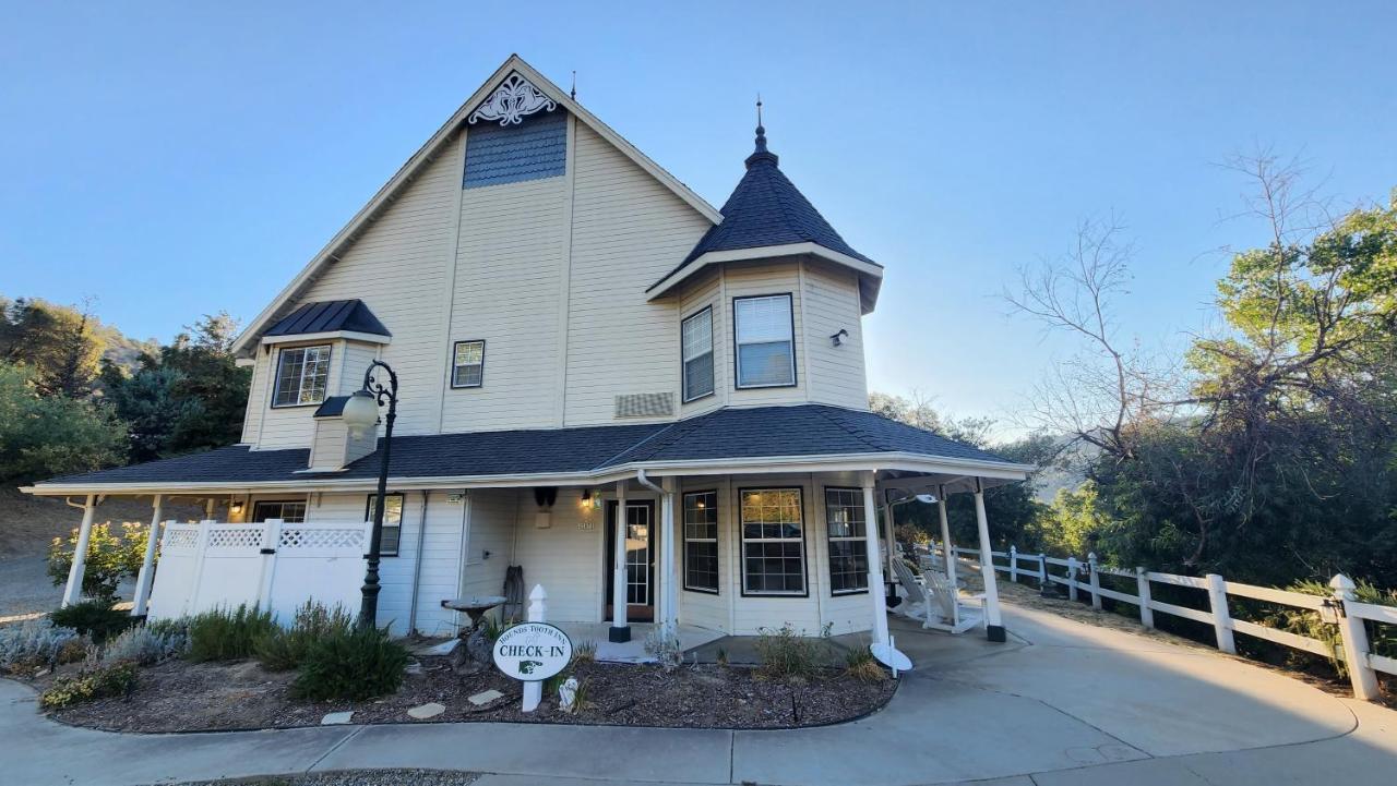 Hounds Tooth Inn Oakhurst Bagian luar foto
