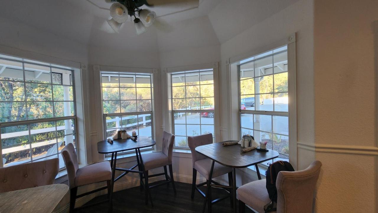 Hounds Tooth Inn Oakhurst Bagian luar foto