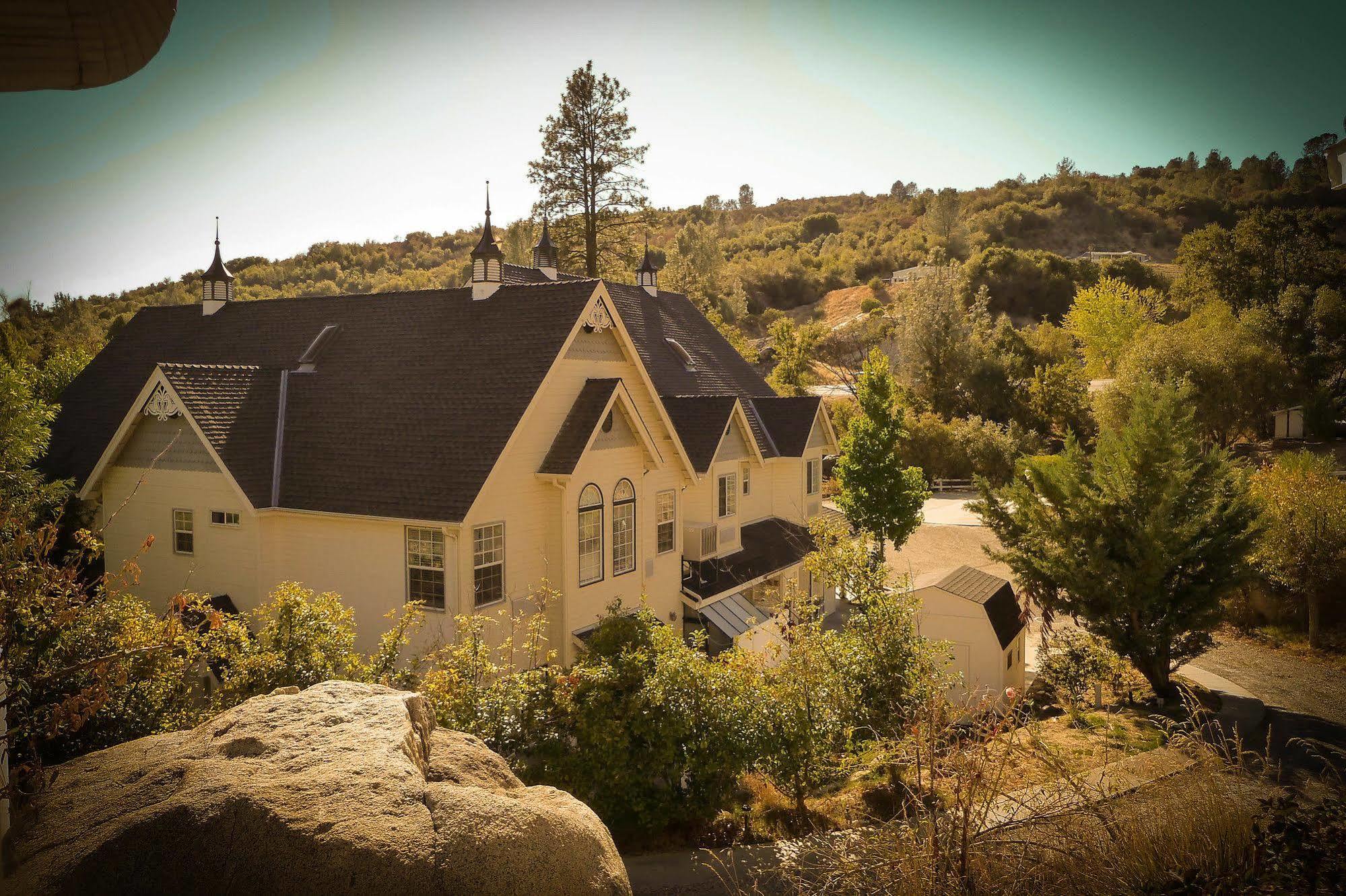 Hounds Tooth Inn Oakhurst Bagian luar foto