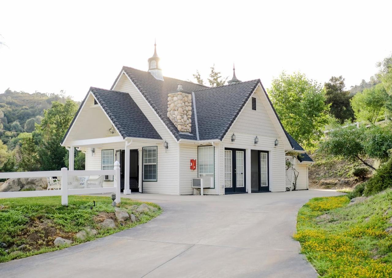 Hounds Tooth Inn Oakhurst Bagian luar foto