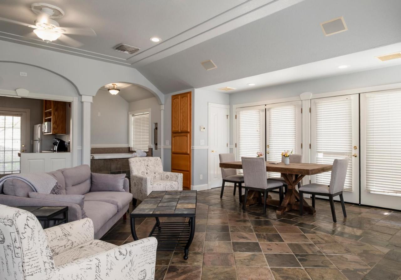 Hounds Tooth Inn Oakhurst Bagian luar foto
