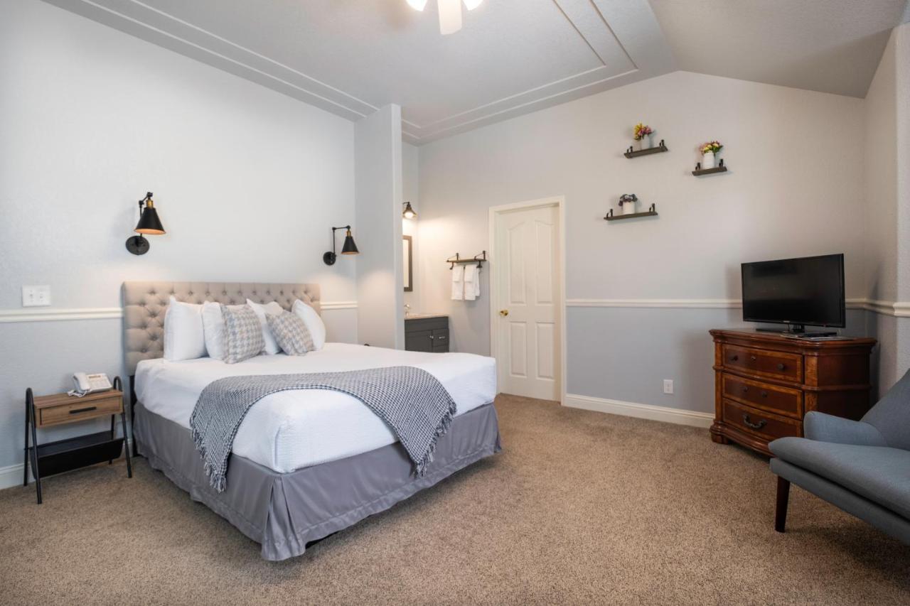 Hounds Tooth Inn Oakhurst Bagian luar foto