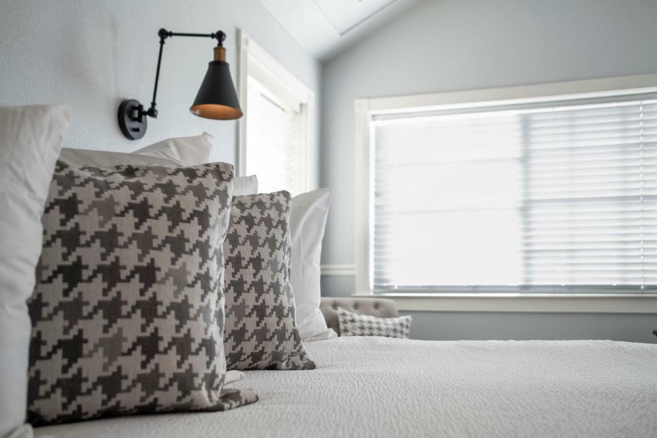 Hounds Tooth Inn Oakhurst Bagian luar foto