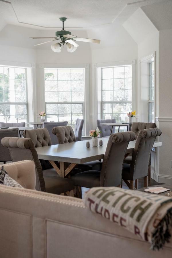 Hounds Tooth Inn Oakhurst Bagian luar foto