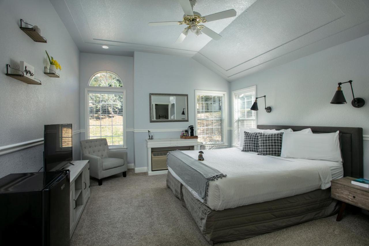 Hounds Tooth Inn Oakhurst Bagian luar foto