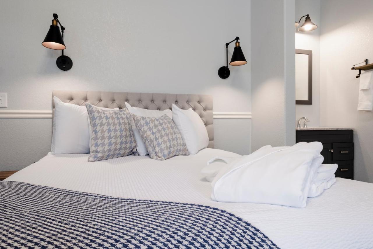 Hounds Tooth Inn Oakhurst Bagian luar foto