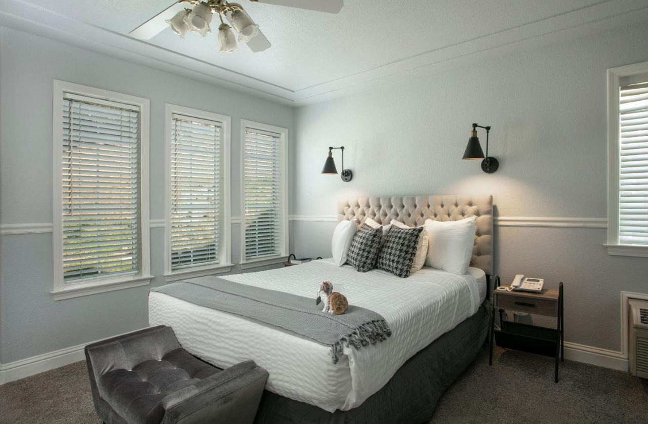 Hounds Tooth Inn Oakhurst Bagian luar foto