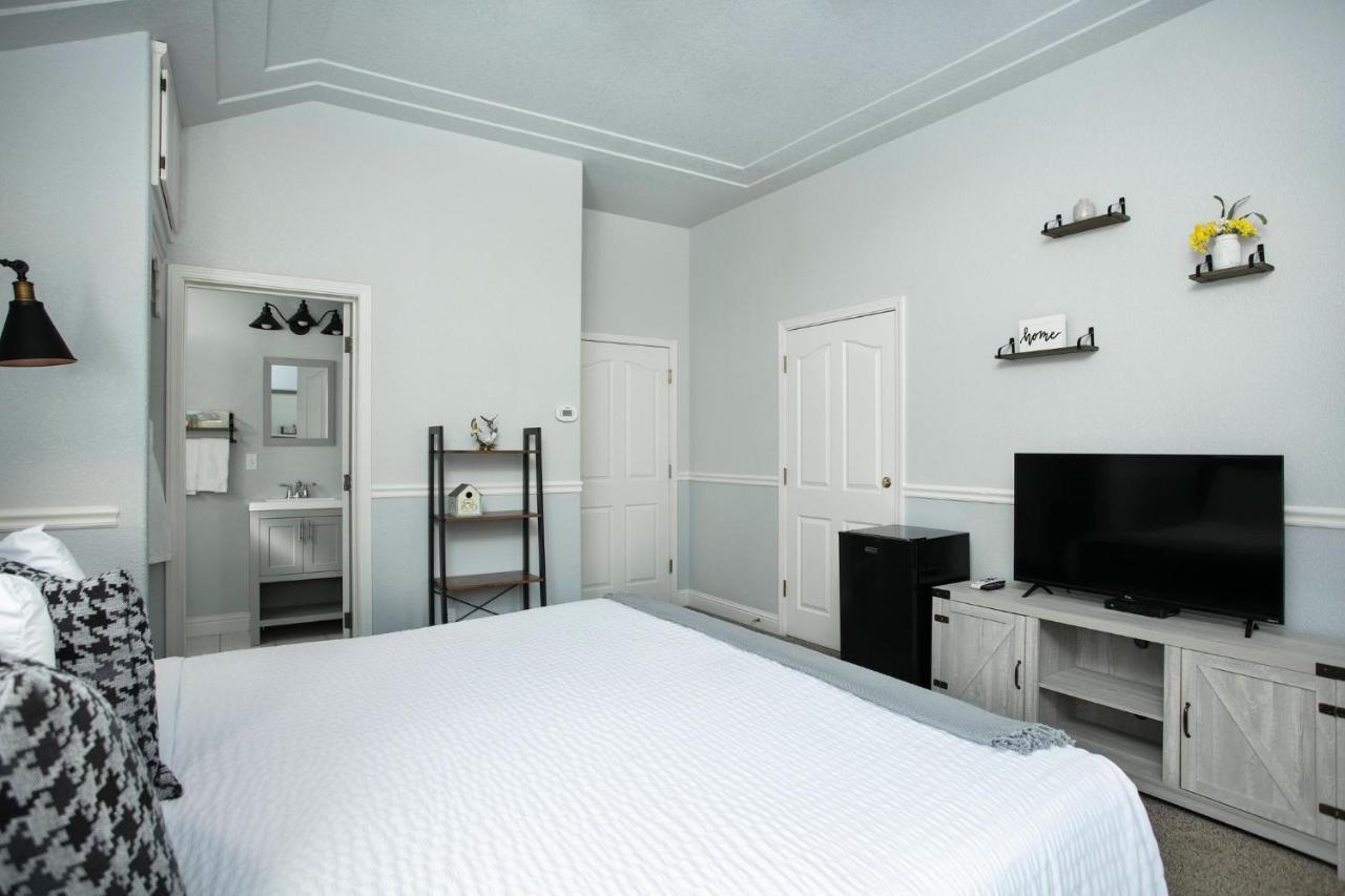 Hounds Tooth Inn Oakhurst Bagian luar foto